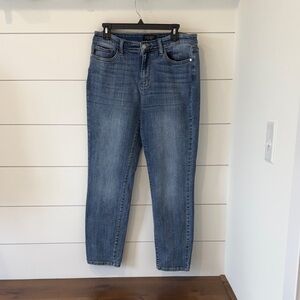 Judy Blue Straight Leg Jeans in Classic Blue